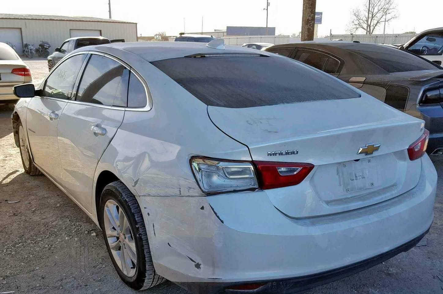 سياره : ماليبو MALIBU /  LT للبيع او للمرواوس

موديل:  2017 

ماشيه :140 K

حجم محرك : 1500 تيربو  لمرغوب  + كير 6 نمر 

لون:  ابيض صدفي 

 ضرر سياره : مذكور بلسونر  

تخم تاير جديد  ✅

صدر امامي جديد ✅

صدر خلفي جديد ✅

قطعتين تبريد امامي و خلفي  + تبريد ثلج  

سياره ما بيهه اي نقص كامله ✅

مواصفات : 

1️⃣: ويل حجم 17 انج 

2️⃣:  حساس اطارات 

3️⃣ : مثبت سرعه تفاعلى 

4️⃣: شاشه معلومات :حساس  ضغط دهن و حساس اي بي اس حديث 

5️⃣:لايت امامي عدسه  + لايت ا نضام اوتو + بوجكترات لد  ابيض 

6️⃣بك لايت خلفي لد 

7️⃣:  سياره 6 بصمات : بصمه تشغيل + 4 بصمات ع لأبواب  + بصمه جنطه  ونضام  فتح و غلق ذكي 

8️⃣: كشن سائق كهربائي بل كامل 6  وضعيات حركه مختلفه 

9️⃣:سياره  نضامين قياده : ايكو و عادي 

🔟: شاشه وسطيه حجم 9 انج + كامره خلفيه دواره بلاديه  

11:    نضام أوامر صوتيه بل ستيرن يعني حاكيه اتصال 

12:  اوتو ستوب : Stop  نضام توقف ذاتي 

13: نضام مانع انزلاق حديث 

14  أناره محيطيه لدات داخليه بل  أبواب الاماميه + لدات بدشبول  

15 : مرايه اوتو  تعتيم ذاتي 

نضام سماعات 🔊 دمام سماعات عدد 6 

16 : نضام گيچ سرعه كيلومتر وميل

17 :ايرباكات أماميه 2  + ايرباك جانبي بل تكمه مال باب عدد 2 +   ايرباك مقاعد أماميه 2   يعني (6)ايرباك السعر 110 رقم صاحب السياره ***********ابو جعفر بغداد, العراق
