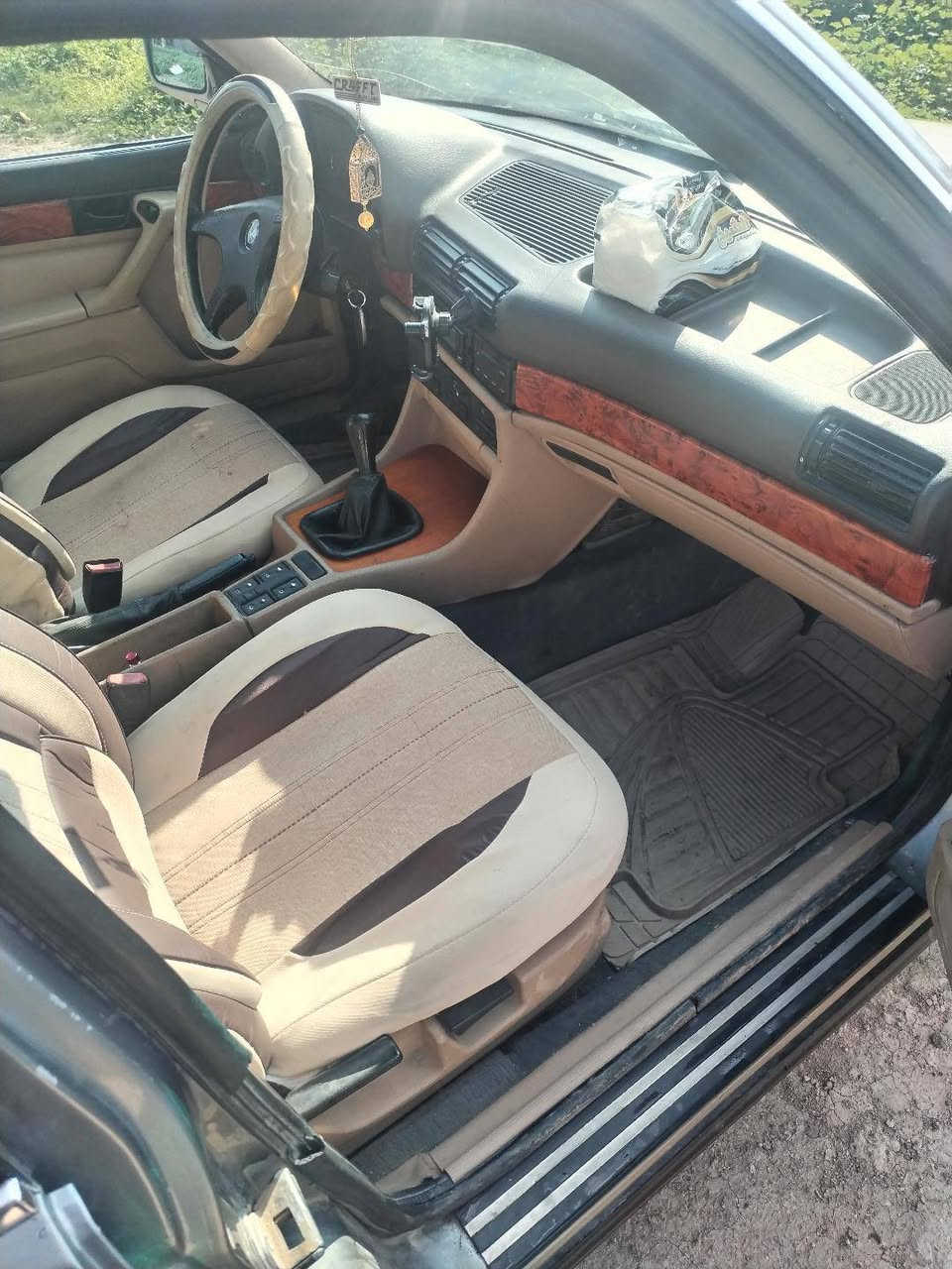 بي ام   ٧٣٥ مديل ٨٩
السعر ٥٥ السيارة بأسمي كوبون بنزين بيها المحرك كير شرط
***********العنوان موصل ايمن
