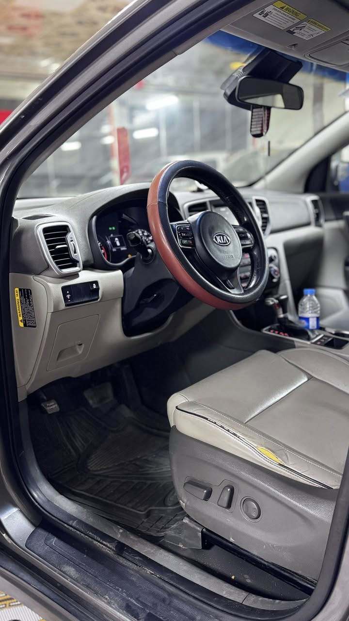 السلام عليكم
كيا سبورتج 2017 امريكي ضرر فقط بنيد صور الحادث مرفوقه بالمنشور 
مواصفات السياره
فول مواصفات للاخير بستثناء البنرامه
محرك 2400 
بصمه 
جلد 
كشنات كهرباء 
فور ويل 
حساسات اماميه + خلفيه 
كامره بلاديه 
شاشه اصليه

العنوان صلاح الدين / بلد 
للإستفسار الاتصال على : 
اتصال - ***********
اتصال + واتساب - ***********
واتساب مباشر :  ⁨0782 173 325
