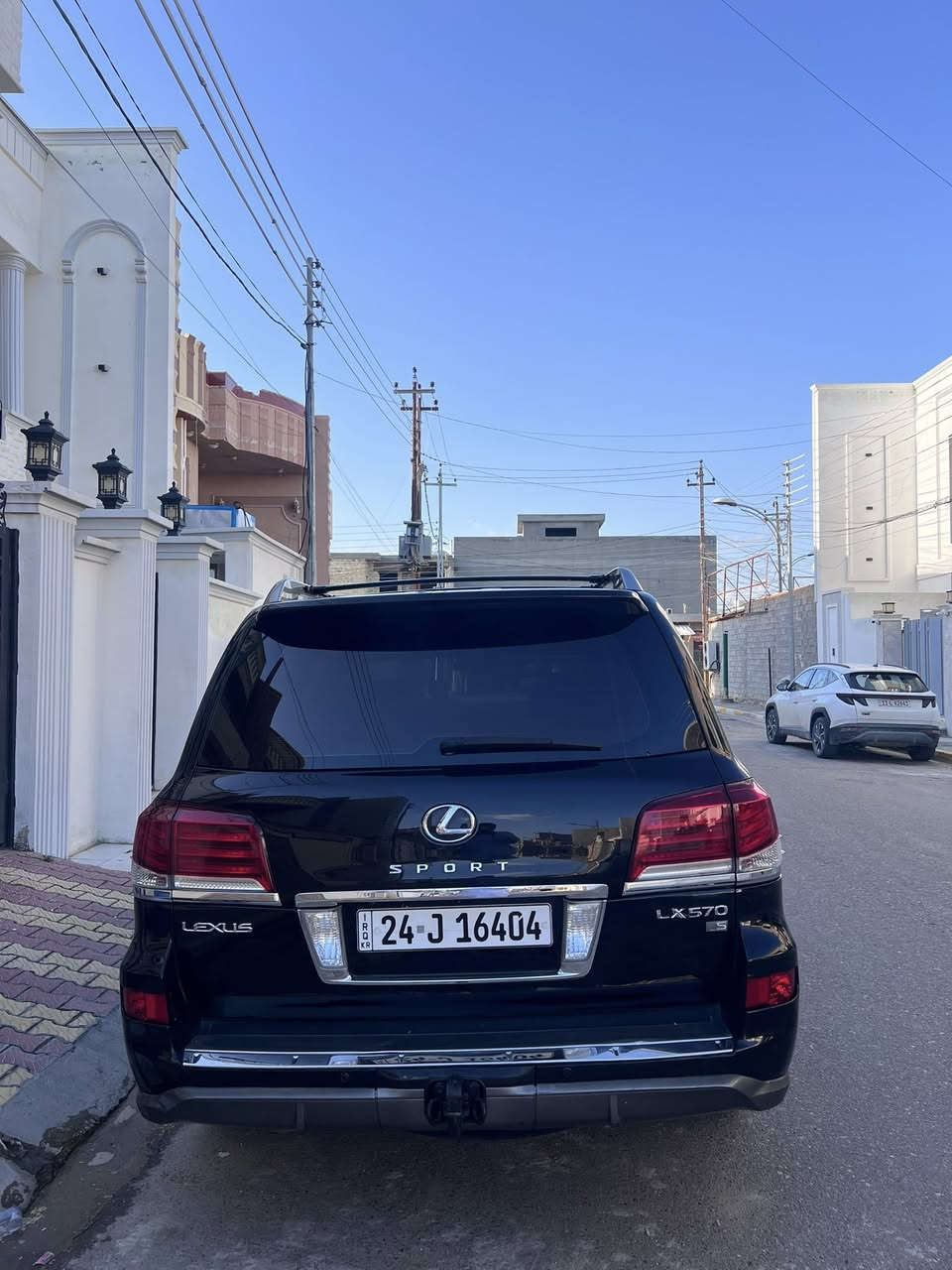 السلام عليكم 
للبيع او مراوس بتاهو ٢١ فما فوق لكزس 2013 بريم 
سياره جديده مكفوله عده بارد بسيط 
داخل قرميدي فول مواصفات 
السعر ٣٥٥ مجال بسيط 
مكانها الانبار فلوجه 
***********
