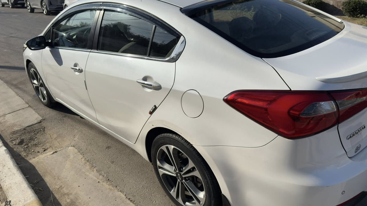 سلام عليكم
كيا سيراتو 2015 
مواصفات الشركة الدولية فول ماعدا البصمة 
السيارة نظيفه مابيها صبغ فقط بارد بالجاملغ الخلفي
السيارة ماشية 133 الف حقيقي
سعر السيارة 133 ورقة وبيها مجال بسيط
للاستفسار الاتصال على هذا الرقم ***********
المكان : بغداد السيدية
