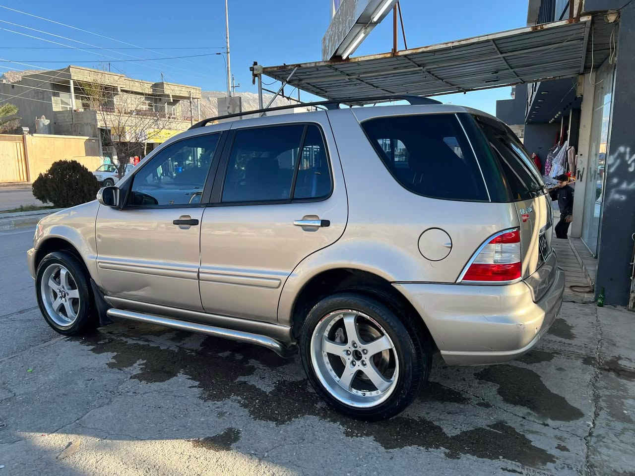 مەكینە بەطە ٣٠٠٠
مۆدێل٢٠٠٢   ١  cdi ML 270
سوكان عكسه به شه رتى كيرو مه كينه 
مه نفيستو به شرت
***********
*********** دار بنديهكان, السليمانية
