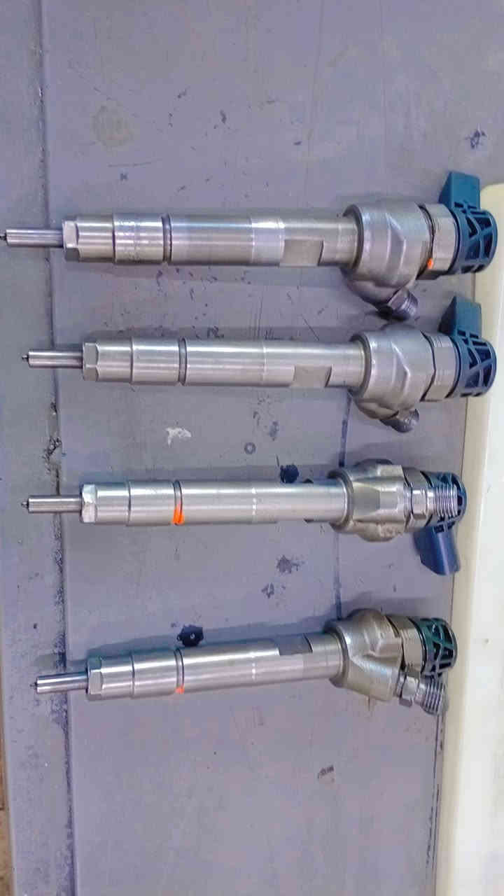 متوفر طخم انجكتر للبيع 
خدمات حسين للديزل كافة انواع الانجكترات الكهربائي والبمات وطواحين اي استفسار مراسلة الصفحه او الاتصال على الارقام التالية 
***********
***********يتوفر واتساب
