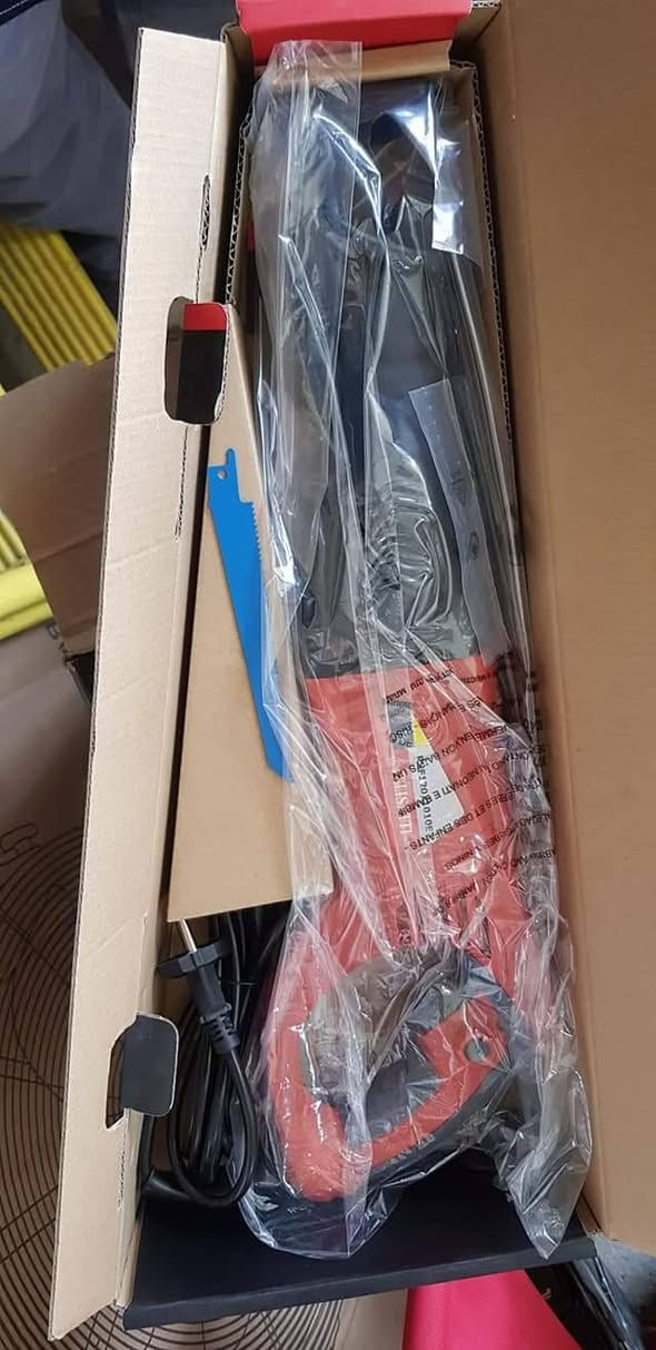 🔴 منشار ترددي احترافي 🔴
✔️ مثالي لقص الخشب، الحديد، البلاستك، والأنابيب
✔️ قوة عالية وأداء ثابت
✔️ يوفر جهد ووقت بالشغل
✔️ عملي للأعمال الإنشائية، النجارة، الصيانة، والورش
✔️ قوي وسريع بالأداء
✔️ سهل الاستخدام ومناسب للشغل اليومي
🔹 المواصفات:
▪️ القدرة: ١٠١٠ واط
▪️ القطر: 120 ملم
▪️ السرعة: 8500 دورة/دقيقة 
▪️ يعمل على كهرباء 220–240V  
🔹 الصناعة والشركة:
🏭 صناعة أوروبية
🏷️ Felisatti
🚚 التوصيل متوفر لبغداد وجميع المحافظات
💰 السعر:  ٧٥ الف 
📞📲 للاستفسار والطلب واتساب أو اتصال:
***********
