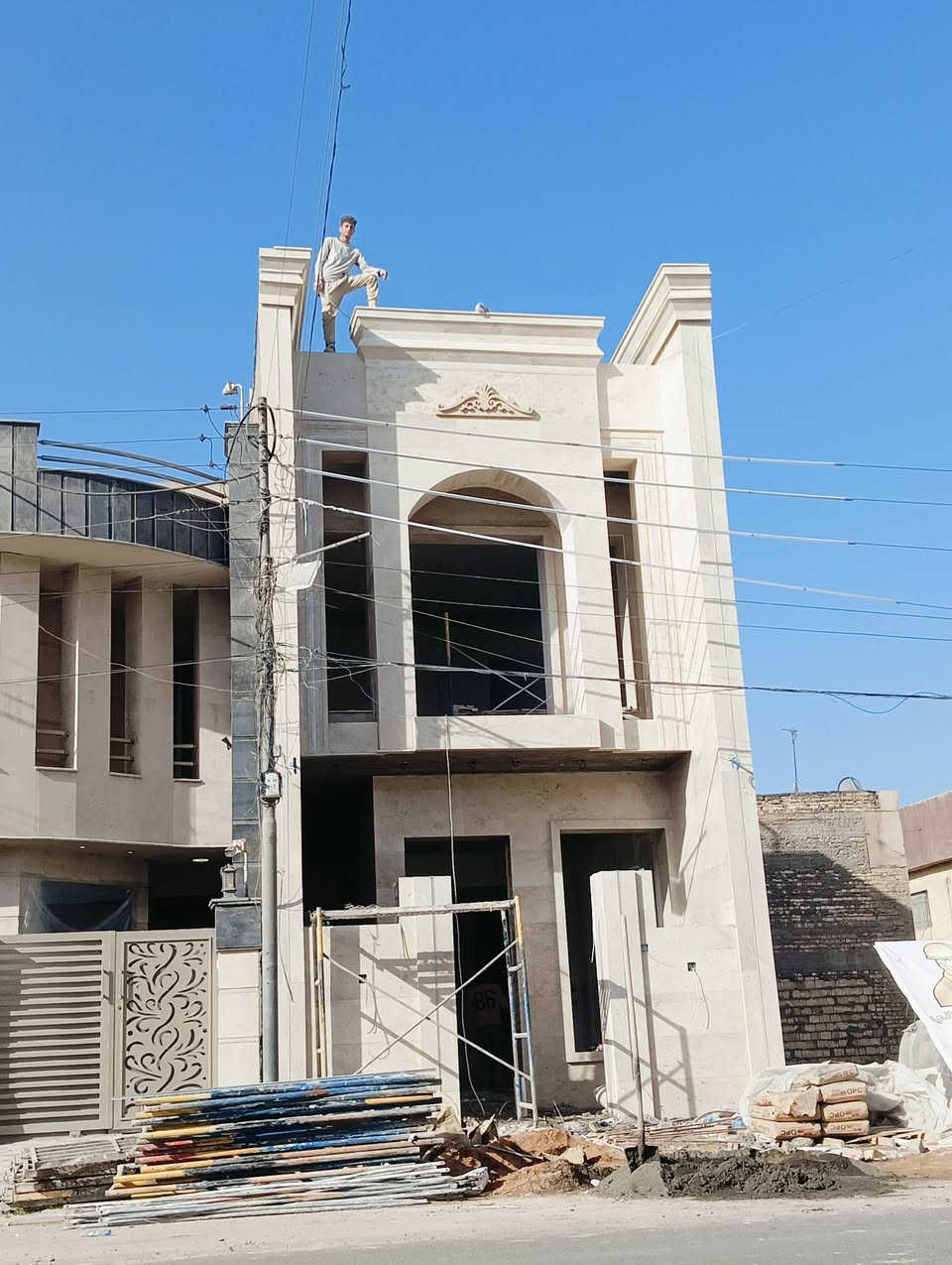 تم تصميم وتنفيذ هذا العمل في العاصمه بغداد بالمرمر الليمرا  السوبر بنظام الكلاسك
طريقة العمل (سيم نحاس + لحيم+ خبط لين +بي ار  سي  6ملم 15×15)
  
عملنا في جميع محافظات العراق

لمراسه الصفحه او اتصال علئ الارقام  

***********

***********  واتساب
