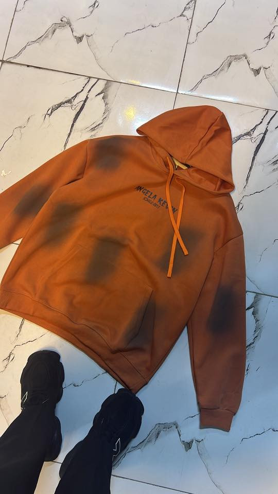 سلام عليكم
شلعت سويترات صيني هاف وسلم 
تقريبا بيهن ٢٠ موديل 
المجوع الكلي ٦٠ قطعه سعر القطعه ٦ الاف دينار 
مكاني بغداد *********** تريدهن راسلني واتس متوفر توصيل جميع محافظات العراق
