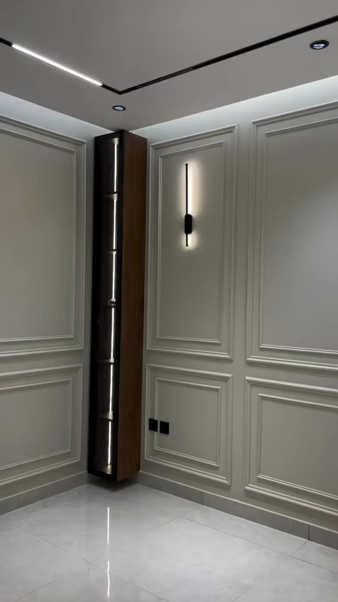 الفن مو بس لوحة تتعلّق مرات الجدران الخطوط والفراغات تحچي أكثرشغلنا يوازن بين الجمالية والدقّة الهندسية حتى كل زاوية تحچي ذوقكوالديكور اللي بيه روح هندسية شغلك يمناتواصل ويانا على الصفحه ***********✨
