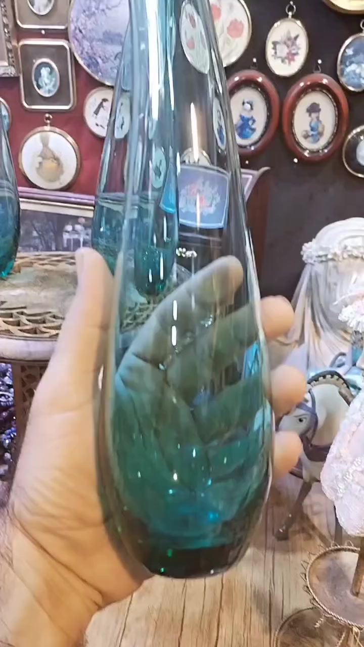 سيت مزهرية زجاجية يدوية الصنع من ايكيا (IKEA).السويديه 
تعرف هذه المجموعة باسم Mildra
وهي مصنوعة من الزجاج المنفوخ يدويا
وهي من تصميم  (Christian Stromqvist) التفاصيل بالفيديو والصور 🌹🌹


**إذا كنت صاحب هذا الإعلان وتريد حذفه لأي سبب، رجاءا أرسل رسالة إلى الدعم الفني**