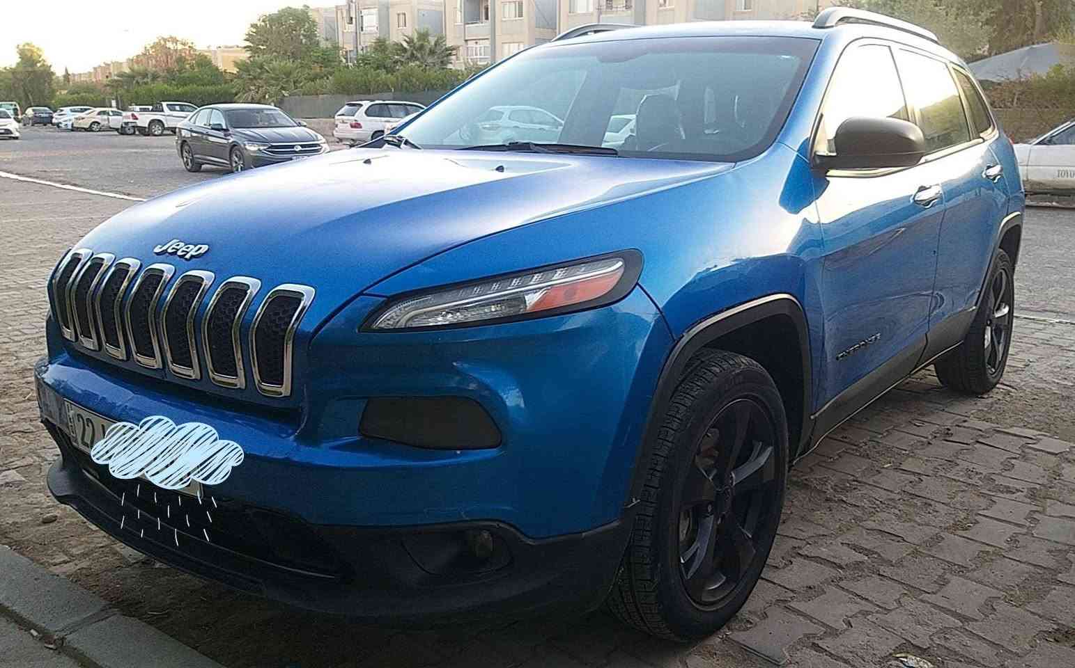 السلام عليكم 
جيب شيروكي ٢٠١٧ 

مواصفات 
محرك ٢٤٠٠ يعني اربع سلندر تنفس طبيعي يعني مو تيربو مو تيربو سياره 

كيرها ٩ نمر اوتوماتيك زائد عادي  

تحكمات استيرن 
سايد ابريك بصمه 
تبريد قطعتين 
شاشه عطلات 
كامره امامية وخلفيه 
ويل كب كروم 
سماعات دمام 
كشنات جلد 
لايتات زنون 
حاجب زنون 
بلاجكتور زنون 
بك لايت لد 
تبريد ثلج 
كير محرك مكفولات 
حدادية جديده 
ضرر موضح بصوره عندي سونار وصور حادثها موجود 
سياره رقم اربيل ب اسمي هزه وسنوية جديدة اتريد وكاله او تحويل حاضر 
مكانها الديوانيه ام الخيل
سعر  ١٢٧  
*********** ديوانية, القادسية
