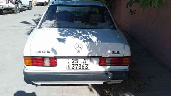 مارسيدس للبيع موديل 1987 شرط تحويل ويا دفتر بنزين نظيف ما بي أي عيب سعر 65 وبي مجال رقم موبايل ***********

