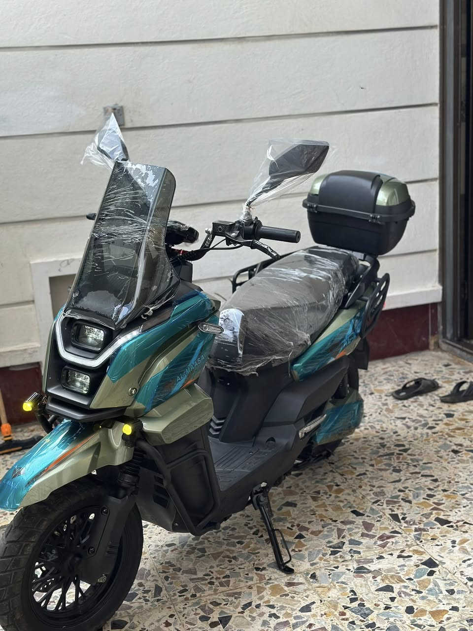 السلام عليكم ماطور شحن أباجي للبيع نوع ماسه موديل 26 ماطور مستعمل قليل جداً 6 بطاريات المصطره مو العاديات شرط تفحص يلا تاخذه بلاتوث دبل إشاره هورن لايت زنون عالي ناصي بك رجوع إلى الخلف ماطور عالي وتاير ١٢ ونص وياه خوذه وجادر سويجات ٢ بصمات ٢ كرتات ٢ سعره ٨٥٠ بي مجال عنوان رمادي تاميم اتصال على رقم ***********
