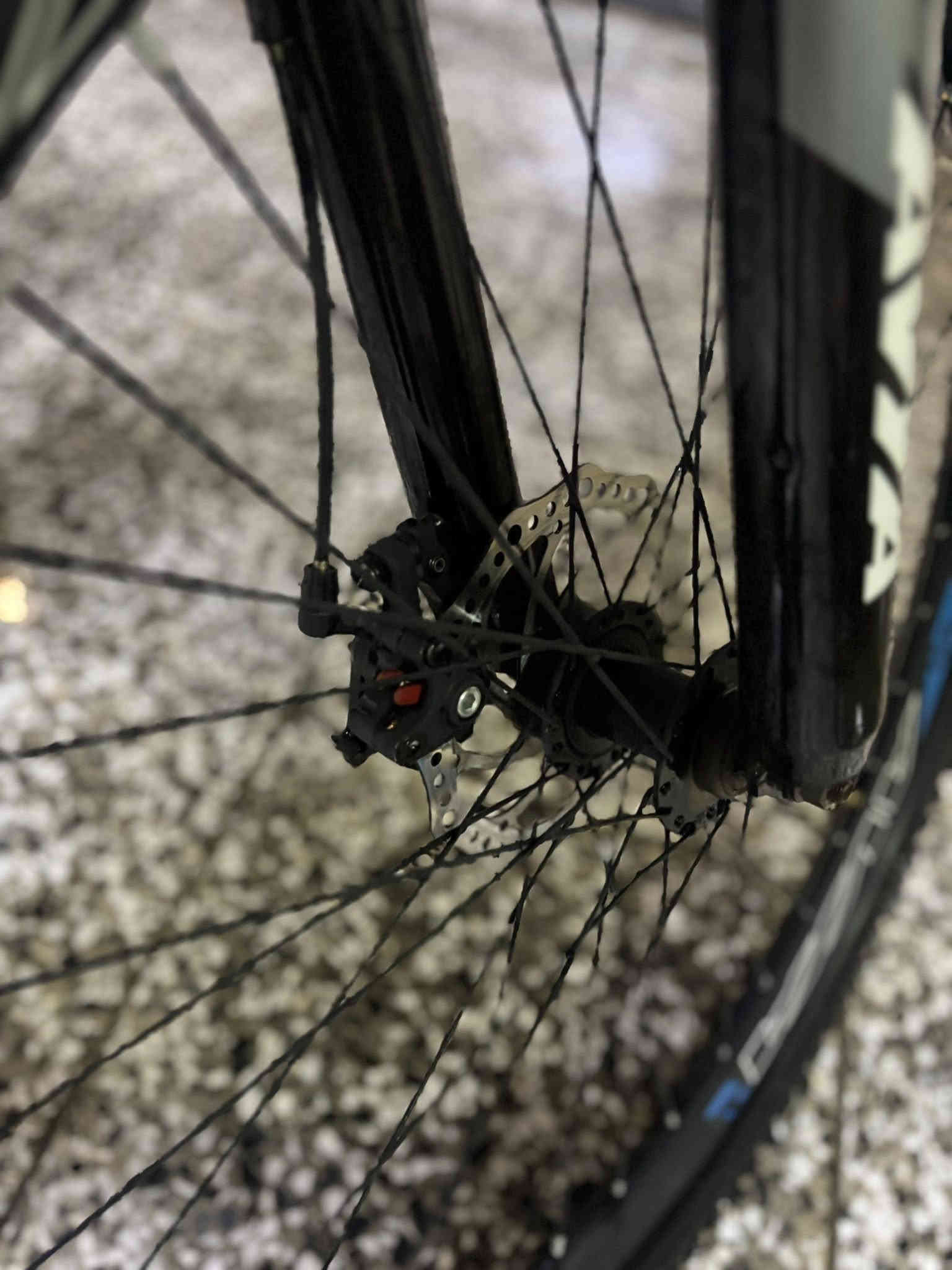 ‎السلام عليكم 
‎بايسكل جبلي حجم 26  كير خلفي 7 سرع  وامامي 3 سرع  نضيف وسريع جداً ويا الملحقات حامل هاتف وهورن ولايت سعره 95وبي مجال بسيط مكاني بغداد شارع فلسطين تواصل خاص رقمي ***********
