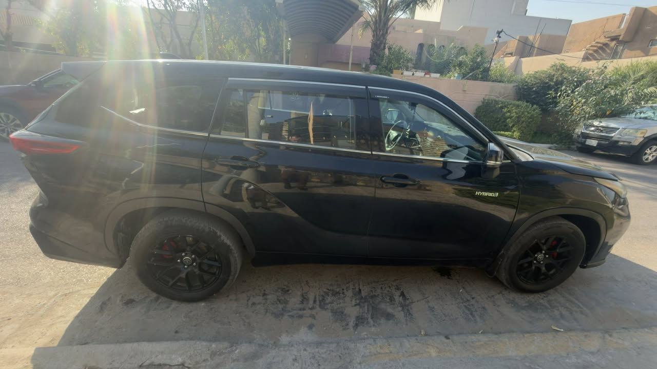 للبيع تيوتا هايلندر 2021 هايبرد  LE اسود
‎المواصفات 

ماشية:68000 km قابل لزيادة
‎حجم محرك :2500هايبرد  
‎الضرر: موضح بلصور مع سونار
‎المواصفات :
‎-كرسي السايق كهرباء ٧ راكب( داخل ابيض )
‎-صندوق كهرباء 
‎-شاشه كار بلي
‎-هاندبريك كهرباء
‎-تبريد ٣قطع خلفي وامامي بالوسط وتحكم خلفي مفصول
‎-لايتات زينون LED
‎-توقف ذاتية
‎-اوتوهولد
‎-رادارات اماميه خلفيه وجانبيه
‎-حساس مري نقاط عمياء 
‎-تحديد السرعة
تحكم الشاشة و الصوت اشاير مري  
‎-تشغيل عن بعد
‎-التشغيل بصمه
‎-الابواب الاماميه بصمه ودخول ذكي
‎
‎ السعر:230وبيها مجال
‎مكان السياره بغداد

للاتصال: وتساب ***********
***********
