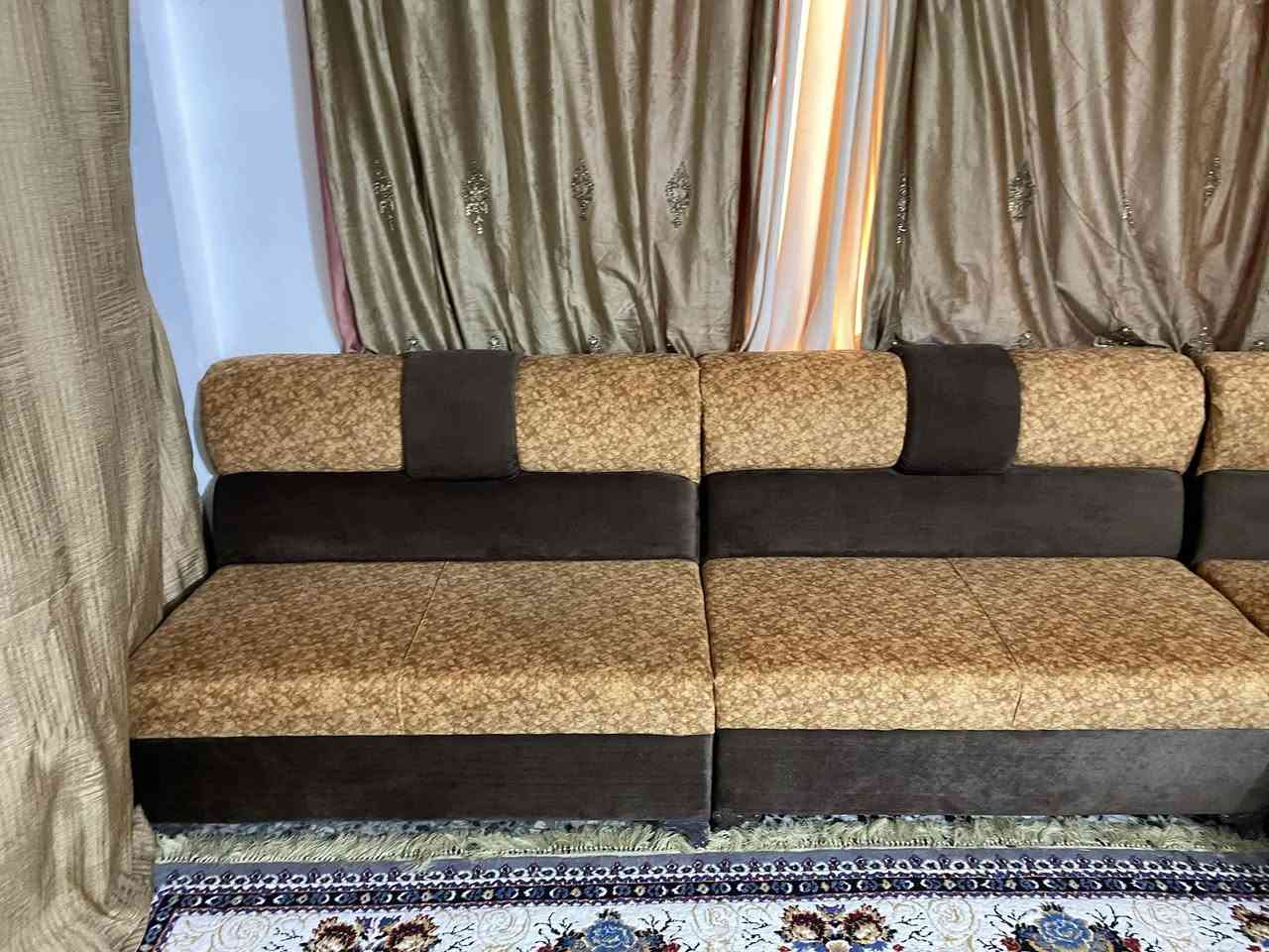 السلام عليكم  ديوان الصناعه مالت عراقيه اديوان نضيف كلشي مابي كدامك تفحصه بي ٨قطع  شخط مابي مكاني بابل حي الامام 
رقم ***********
سعر750 بي مجال حك جيه بيك خير ودلل
