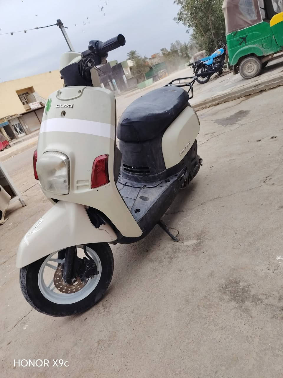 السلام عليكم
دراجه بوليسي ياباني 2008

مكينه برغي ما مفتوح بيها بلادي

صالنصه رياضي / FM

ويل نجمه

الدراجه كلها ختم واحد  

نقصها فقط ستان عدل 

والدكمه مال الاشاره مكسوره 

السعر / 500 وبيها مجال 

العنوان / بعقوبه فلكه الامين 

ه‍ /***********
