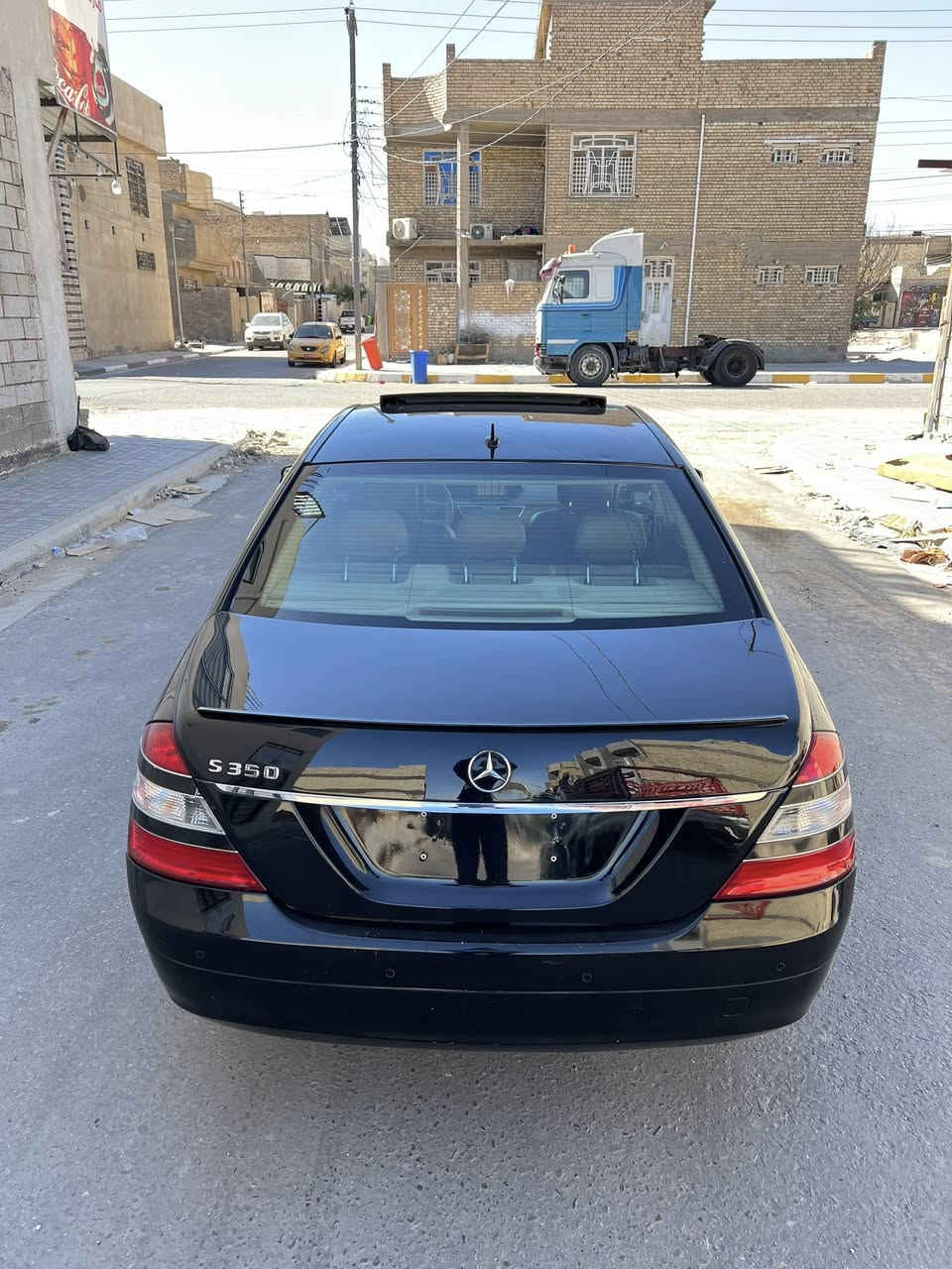 مارسدس اس كلاس S 350 خليجي
رقم بغداد مشروع وطني باسمي 
السيارة بيها صبغ حزام للجمالية فقط مكفولة من الظربة والحادث 
محرك وكير وتبريد كله مكفول 
السعر 160 $ ورقة وبيها مجال 
للاستفسار / *********** المكان كربلاء شارع المخازن
المواصفات :......................
حجم المحرك 6 سلندر 3500 
فتحة سقف 
شاشة 
حساسات امامية وخلفية
بصمة ابواب وجنطة
مثبت السرعة
مرايا جانبية كهربائية
نوافذ كهربائية اوتو 
مقاعد كهربائية وجلد وذاكرة 
6 وسادة هوائي
سايد بريك بصمة 
بردة خلفية
التبريد منفصل مناخين لمس
2 قطع تبريد 
مانع الانزلاق و ABS
وبعد بيها مواصفات هواي

