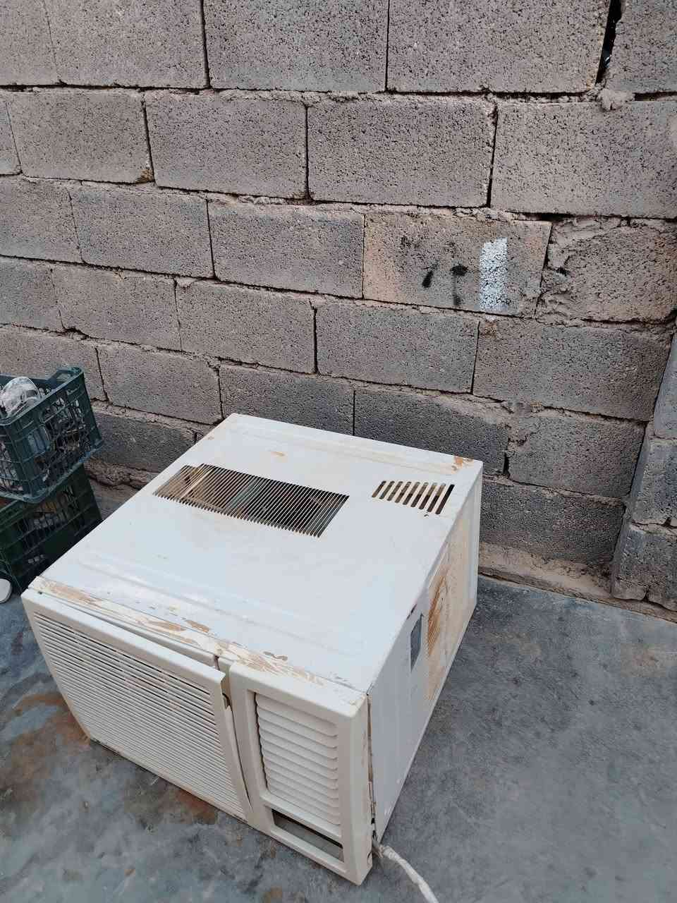 مكيف ابو طنين بعده جديد سعر 250وبي مجال***********
