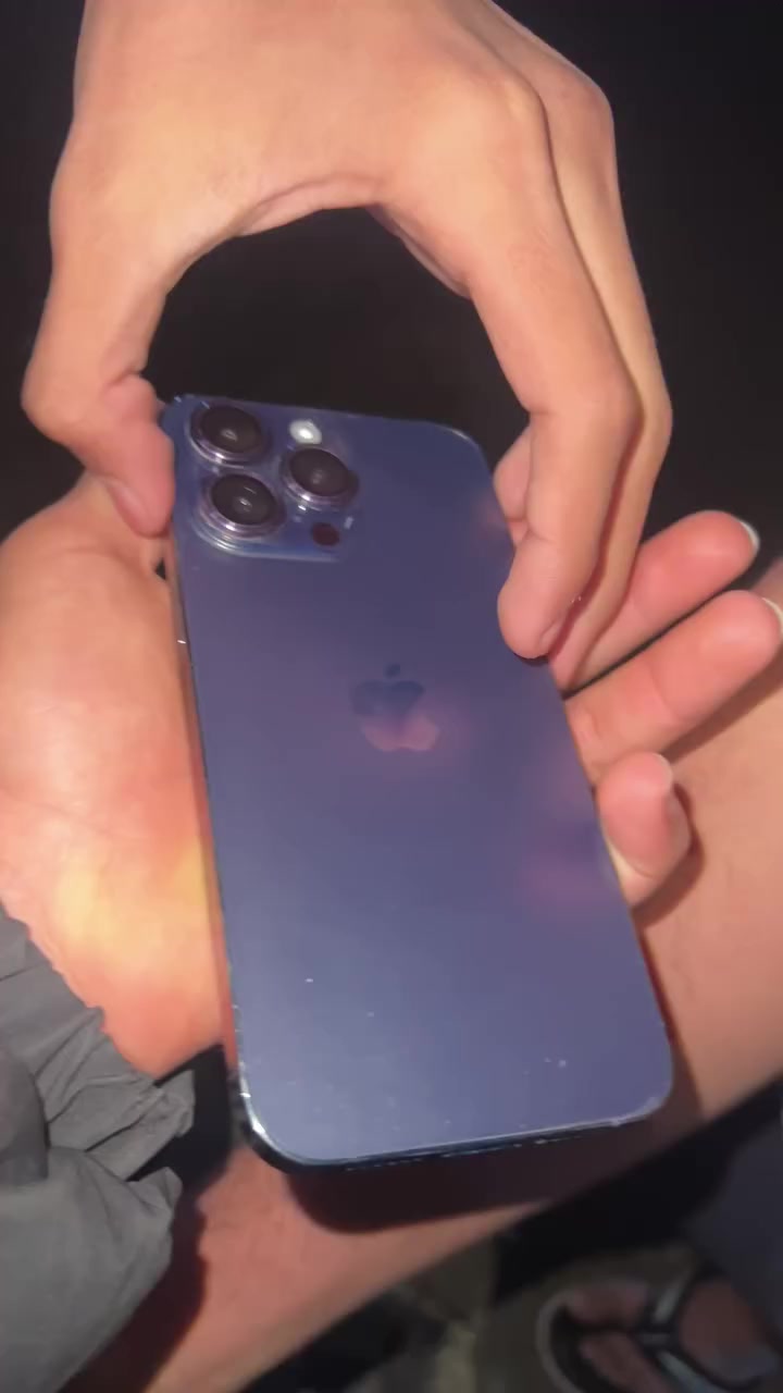 آيفون ١٤برو ماكس بيع مستعجل وتصوير مستعجل بي ضرر بشاشة فقط كدامك عنوان بغداد شعب سعر ٥٥٠وبي مجال وحته كارتونته ويا *********** بطاريه ٨١
