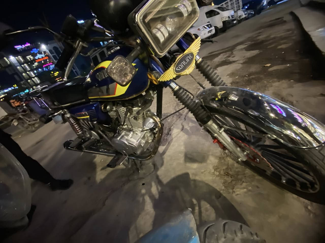 سلام عليكم دراجه سونك سيفان مًوديل ٢٥ دراجه صارلها ٣اشهر من نازله بعدها جديده بس اني هاملها ما اغسلها للبيع السعر ٨٠٠ وبيها مجال الرقم بي واتساب فقط ***********
