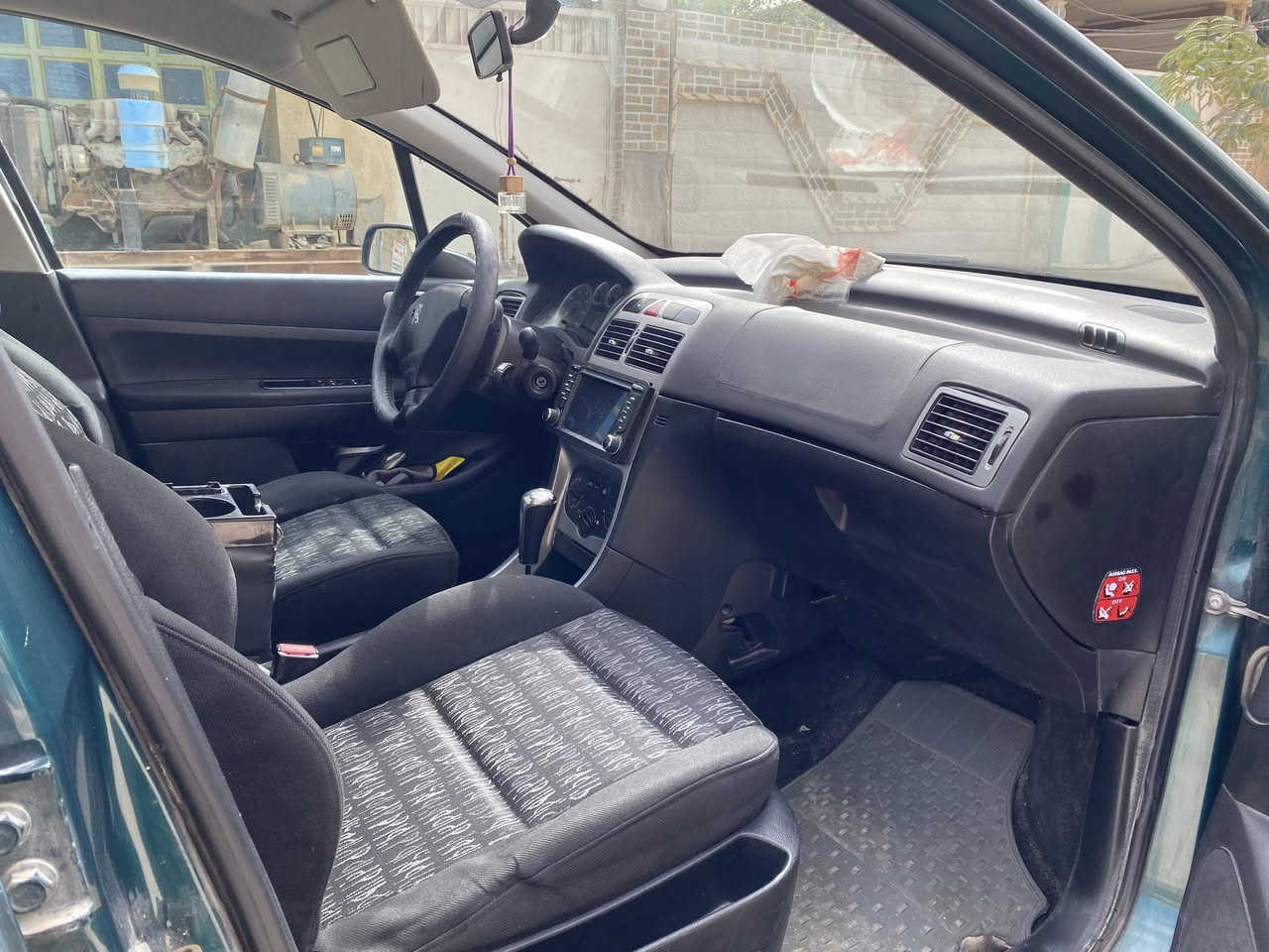 السلام عليكم بيجو 307 مديل2005 للبيع  تحويل ثاني يوم السياره مكفوله ماعدا تبديل باب جراد فقط  مكينه وكير تبريد شغال وبدون ضربه 
السعر 48 ورقه وبيها مجال  بسيط صدر جديد حداديه تخم تاير  السياره عليها ادامه ***********الآتصال
النجف الاشرف
