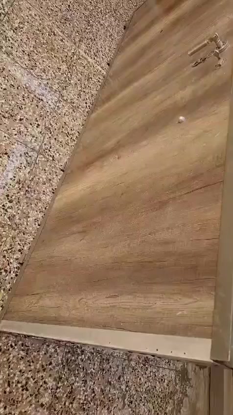 #باب_قاصة
باب قاصة مع جرجربتهة تكمة ونظيفة رايدهة ب 190 ألف صارت عليه وية النقل ما يقارب 200 ألف بس طلع قياسهة كبير.
الباب مع الجرجوبة قياسة 125 العرض و 250 الارتفاع.


**إذا كنت صاحب هذا الإعلان وتريد حذفه لأي سبب، رجاءا أرسل رسالة إلى الدعم الفني**