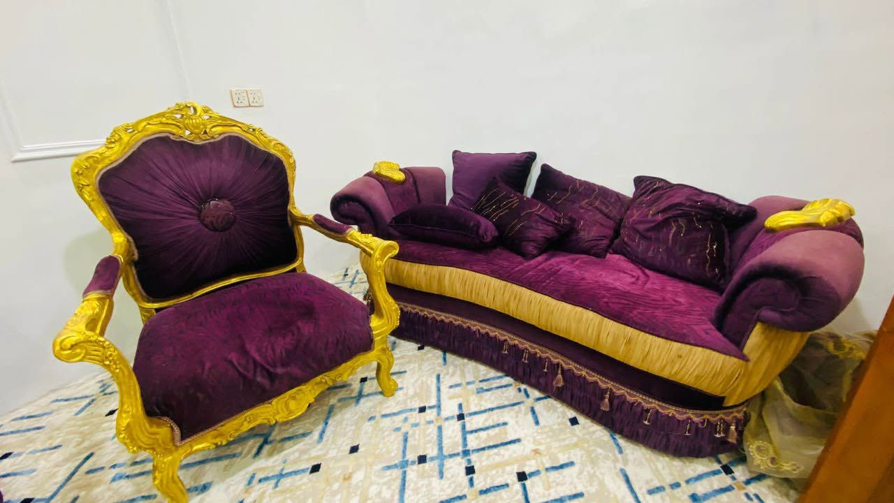 تخم قنفات 5 قطع ثنين كبير وحده وسط وثنين كراسي مثل ما واضح سعرهم 300 وبيهن مجاال قليل 
مكاني البصره المعقل
*********** البصرة, العراق
