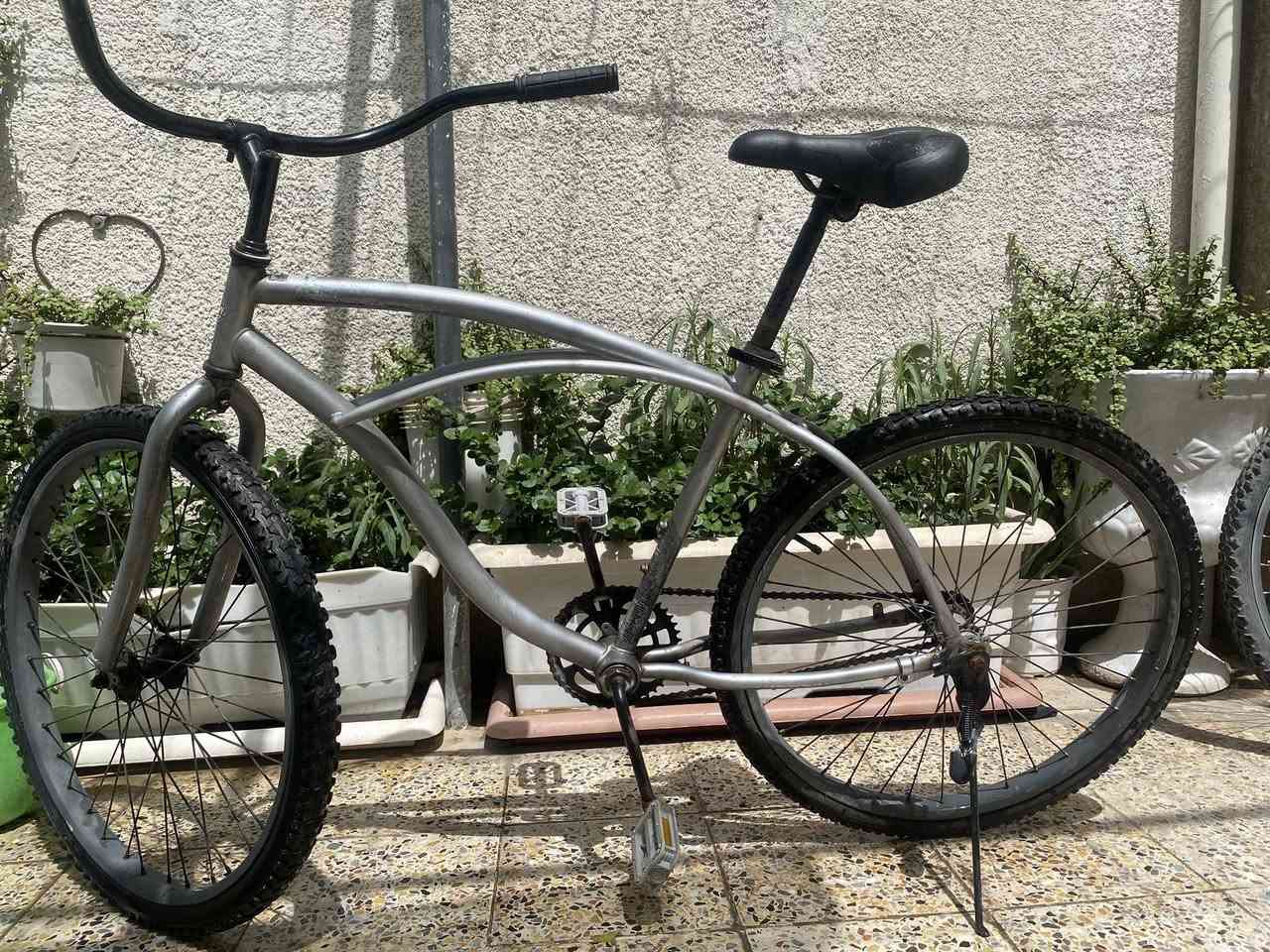 سلام عليكم للبيع بايسكل نوع huffy امريكي الصنع حجم ٢٦ بريك بالبايدر نظام BMX جاحز بدون اي نقص السعر ٥٠ الف 
للتواصل ***********

