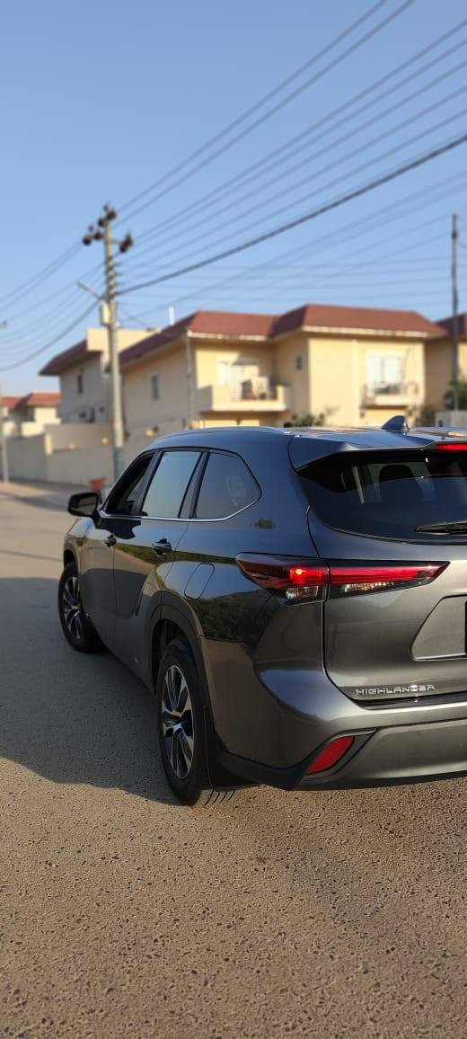 تويوتا هايلاندر هايبرد xle 2024 
فول مواصفات كشنات جلد رادار نقطة عمياء فتحة سقف كاميرا وحساسات رادار امامي ومثبت سرعة وقيادة ذاتية كشنات منفصلة تدفئة كشنات وكشنات كهربائية ثلاث وضعيات قيادة هواي مواصفات بيها 
السيارة ماشية 29 الف كيلو 
حادثها بونيد وراجع بارد ومكحله فقط 
السيارة رقم نينوى باسمي تحويل ثاني يوم
 وعنواني اربيل 
***********
