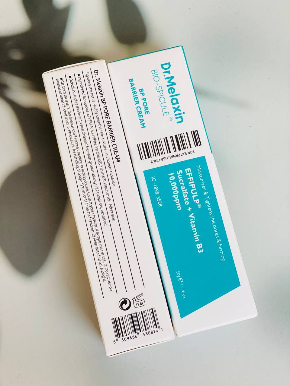 كريم دكتور ميلاكسين بي بي لحماية المسام Dr. Melaxin BP Pore Barrier Cream✨

 ينعم ملمس البشرة غير المتجانس، ويقلل من اتساع المسام، ويساعد على منع اللمعان الزائد. كما أنه يدعم تماسك البشرة، ويشدها، ويحسن كثافتها ومرونتها.
يعمل الكريم على تقشير الطبقة القرنية بلطف لتقليل الرؤوس السوداء والشوائب، مع تكوين حاجز مرطب يمنع الجفاف ويتحكم في إفراز الدهون. كما أنه يوحد لون البشرة ويساعد على إزالة آثار حب الشباب.
تحتوي التركيبة على ميكروبات حيوية  (إبر دقيقة من الإسفنج المتحلل) تخترق بعمق الطبقة الخارجية للجلد، مما يعزز توصيل المواد الفعالة للحصول على نتائج أسرع وأكثر فعالية.
المنشأ كوريا الأصلي 🇰🇷


**إذا كنت صاحب هذا الإعلان وتريد حذفه لأي سبب، رجاءا أرسل رسالة إلى الدعم الفني**