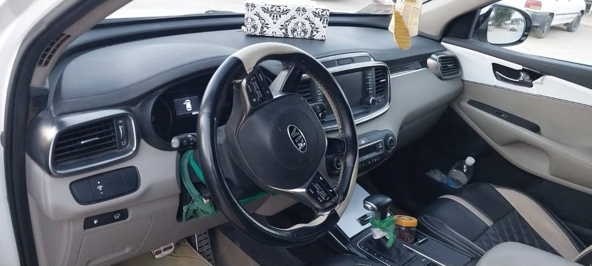 #كيا_سورنتو
موديل 2020 خليجي 

فول مواصفات عدا البانوارما مكفوله كفاله عامه 

#السيارة عل وضع الشركة داخل وخارج.

6 سلندر 3500

رقم بغداد دولي 

سيارة جديده بحاله الوكاله سعره ب

272 وبيه مجال قليل  مكاني ديوانيه عفك 

رقم صاحب السيارة***********
