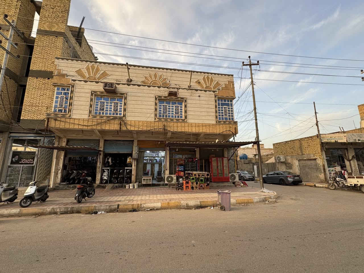 بنايه تجاريه للبيع  شارع عشرين مقابيل الطاحونه المساحه 170متر التفاصيل /خمس محلات وشقه وبيت ***********
