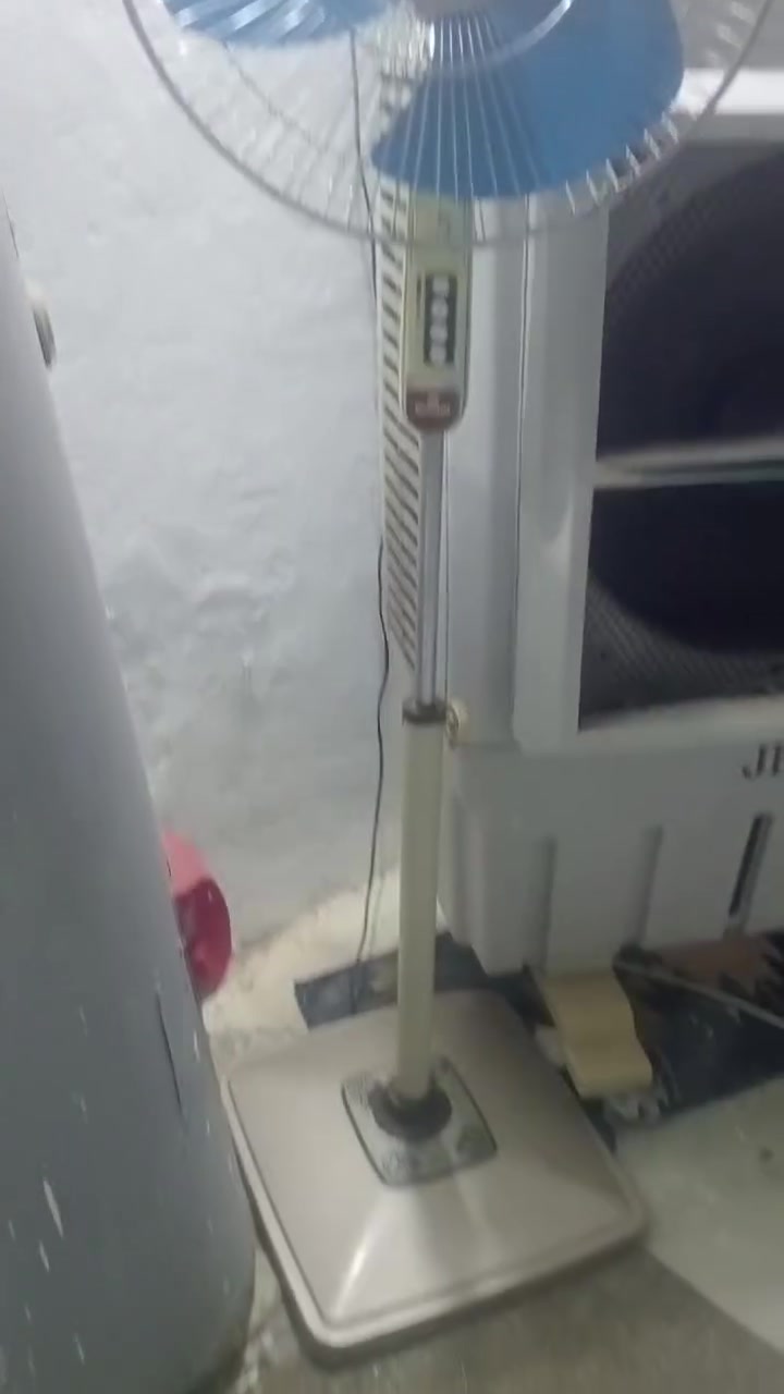 مروحه عموديه يبانيه لبيع  توصيل اكوووو داخل النجف.  السعر 75. بيه مجال قليل.  ***********.
