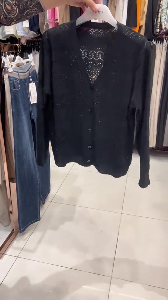 جاكيت بريسم صيفي ☀️✨ خفيف، أنيق، ومناسب للأجواء الحارة 🤍 للطلب والاستفسار راسلونا خاص📩 #fashions #أكسبلور #فاشن #ترند #الشعب_الصيني_ماله_حل😂😂 


**إذا كنت صاحب هذا الإعلان وتريد حذفه لأي سبب، رجاءا أرسل رسالة إلى الدعم الفني**