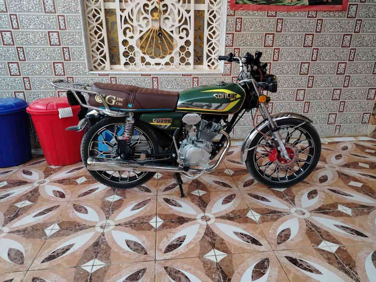 السلام عليكم دراجه سيفان خمسه كير 
اوراق سكنر 2024 مكينته 200
الدراجة كفاله شوفت عينك ماشيه 4000
السعر 850
شطره
رقم ***********
