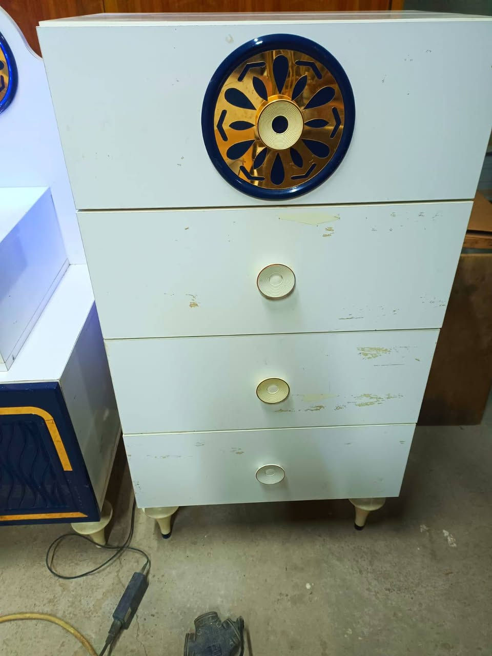 غرفه تركي١٠ قطع نضيفه جدا ٦٥٠ أبو دشير بغداد ***********
