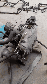 السلام عليكم عقل تيوتا جمرة 3rz مع ظفيرة مع دكشن بارد مع جميع ملحقاتة مع تخم مجاول اصلي مال شركة .
للإستفسار/ ***********
