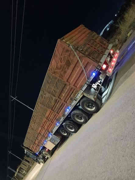 السلام عليكم للبيع من رخصه الادمن فولفو F16 هيه والعربانه مكفوله كفاله عامه من الدعاميه للدعاميه تخمتاير راس وعربانه رقم انبار سنويه لل 28 تحويل مباشر مربوطه بل سنويه عربانه 3محاور ذات جوانب متحركه مكان الانبار القائمم
للستفسار ***********
