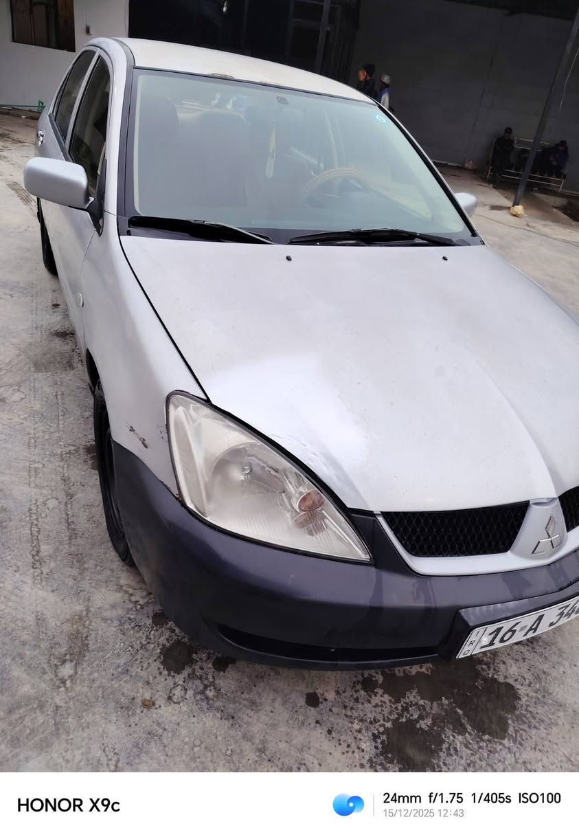 متسيوبيشي لانسر ٢٠١٠ قادسية انكليزي جديد شرط تحويل لونها سلفر كلشي شغال بيها مكانها ديوانية المركز للتواصل *********** السعر ٧٢ بيها شبر صبغ بالبنيد واضح بالصور وبارد بالجنطة وغيرها لاصبغ ولاتبديل حدادية امامي وخلفي جديد السيارة عليها ادامة كاملة
