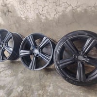 للبيع زوج  ويلات  واحد بيه تاير بس موه جديد  السعر ب  300 الف 07832808...