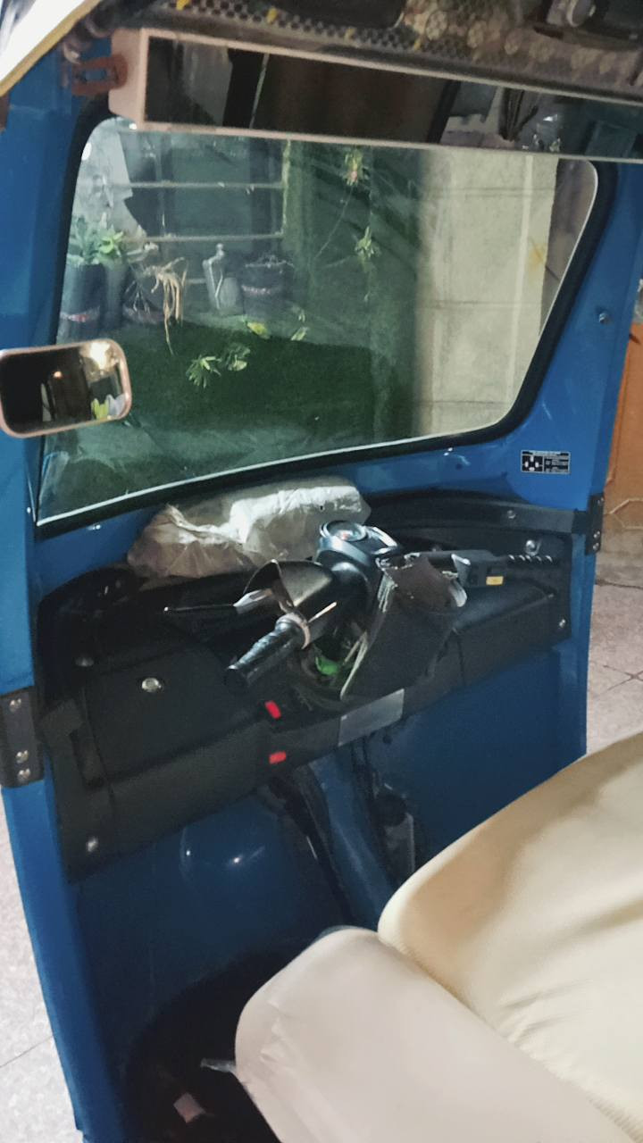 سلام عليكم تكتك تي افي اس موديل ٢٢ شهر ٧ نضيفه خير من الله محرك مكفول كفاله عامه فقط بيها طخه ومعدله عل بارد واضحه بتصوير معاملت ترقيم كامله دافع رسوم مسوي براءت ذمه صاعده هزه فقط بصمه وحده وتستلم سنويه ولوحات السعر 6و250 وبيها مجال حك جيه مكاني بغداد حي لجهاد رقم ***********
