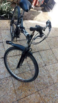 بايسكل جبلي للبيع النضافة مثل ما موضح بالصورة السعر 60وبيه مجال للتواص...