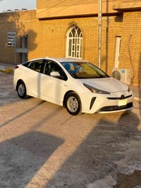 كورلا بريوس هايبرد 2021 رقم بغداد بأسمي مواصفاتها معروفة شاشة ورادار و...