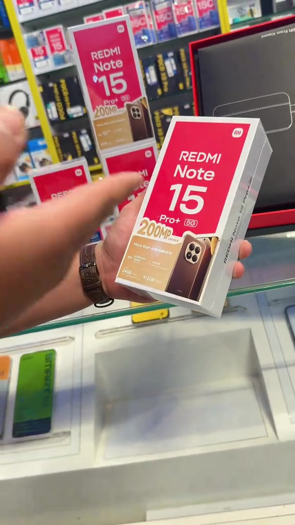 يتميز هاتف ريدمي نوت 15 برو بلس 5G (Redmi Note 15 Pro+ 5G)، وفقاً لمعلومات عام 2026، بتقديم مواصفات فئة عليا بأسعار متوسطة، أبرزها شاشة AMOLED بحجم 6.83 بوصة (120Hz/3200 nits)، معالج Snapdragon 7s Gen 4، كاميرا خلفية 200MP مع مثبت OIS، وبطارية ضخمة 6500mAh وشحن سريع 100W، ومقاومة فائقة للماء والغبار.


**إذا كنت صاحب هذا الإعلان وتريد حذفه لأي سبب، رجاءا أرسل رسالة إلى الدعم الفني**