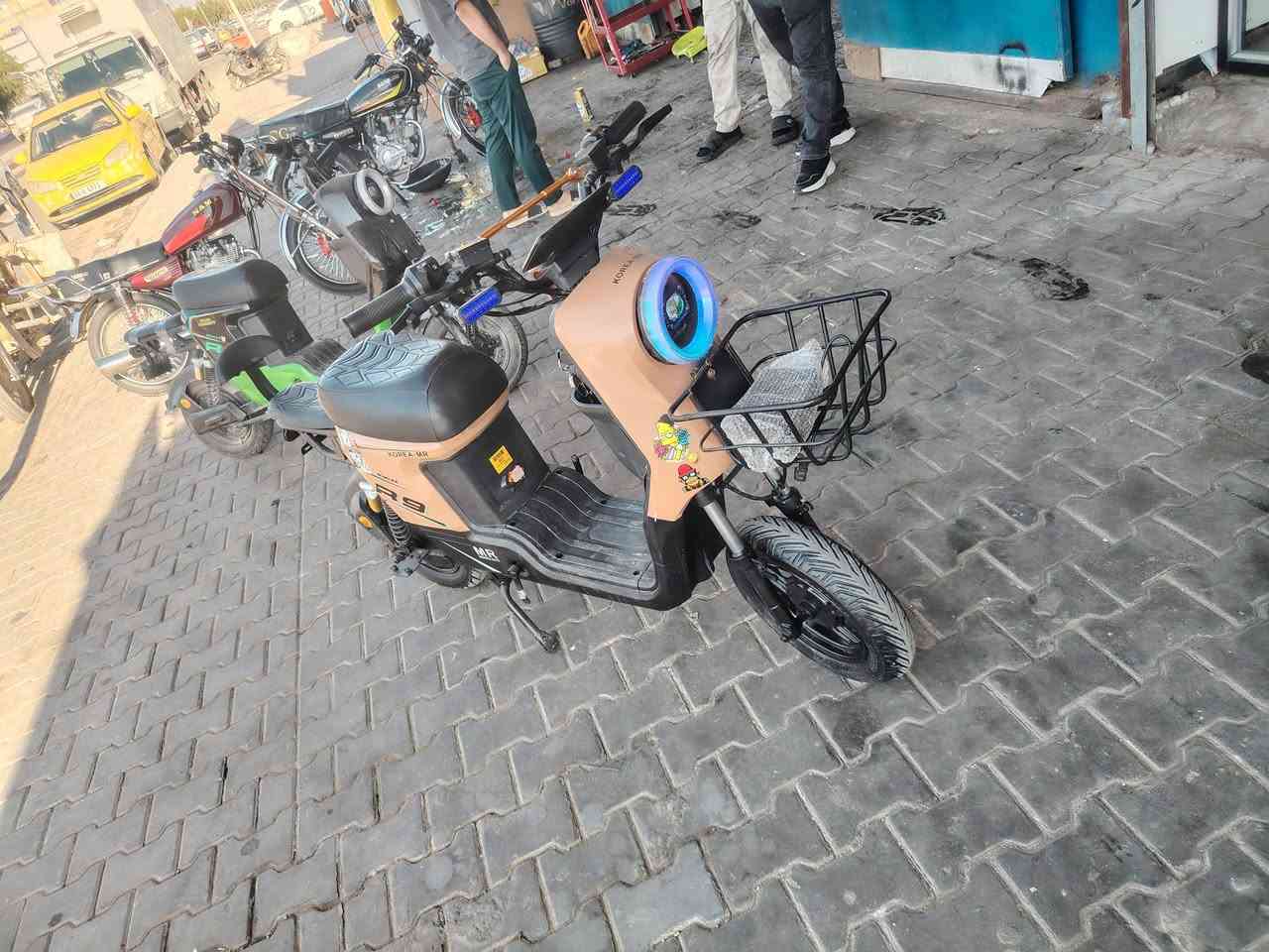 السلام عليكم دراجه شحن R9
لبيع مستخدم استخدام قليل

السعر 450

متواجد واتساب ***********
