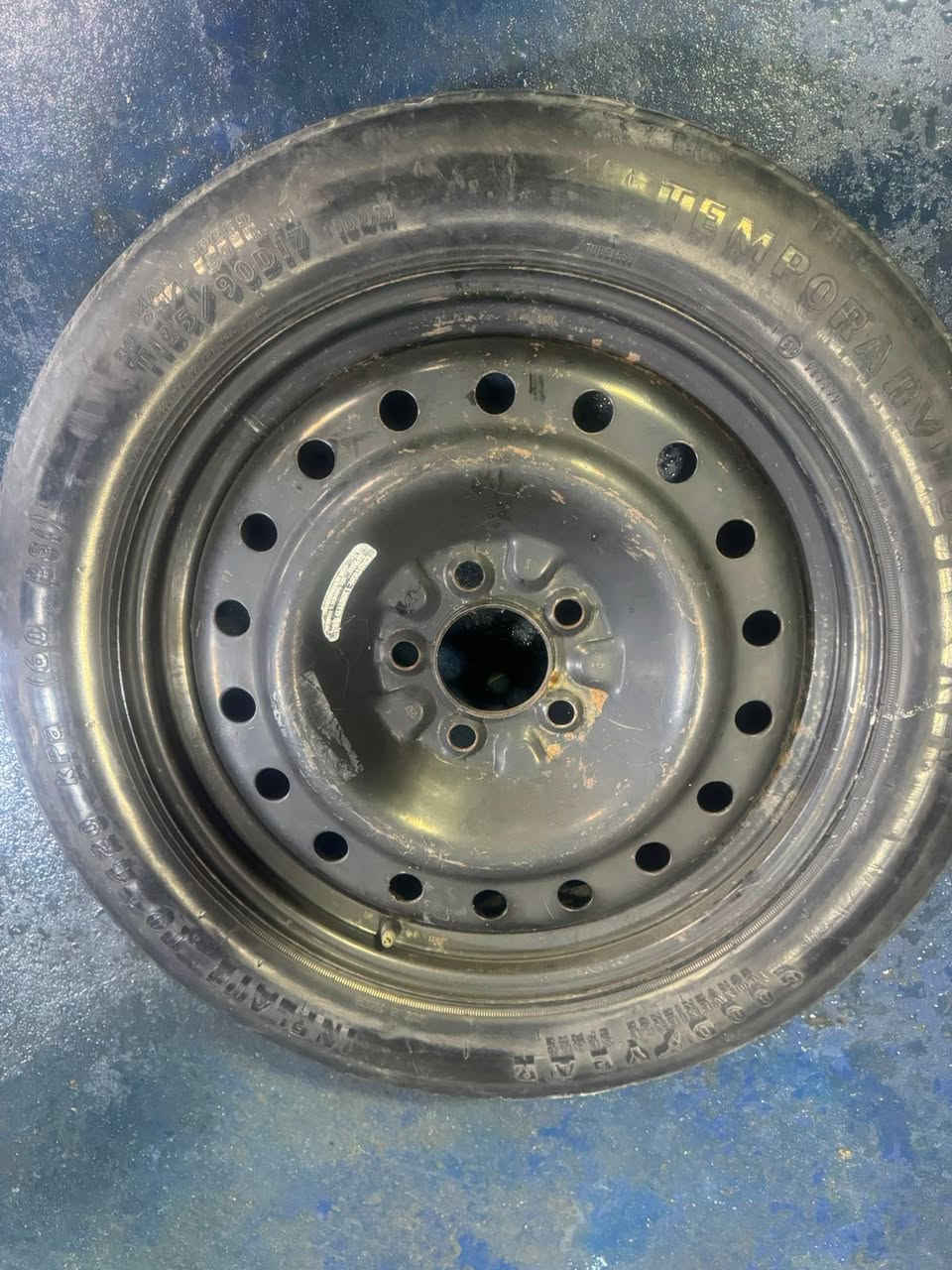 ويل 20     زوج  سعره 100 الف 
قبق مكينه 5700سعره  50الف
جك كامل اصلي  سعره 75 الف 
سبير جارجر سعره 50
وسطيات صالنصا سعره 50
الاستفسار ***********
