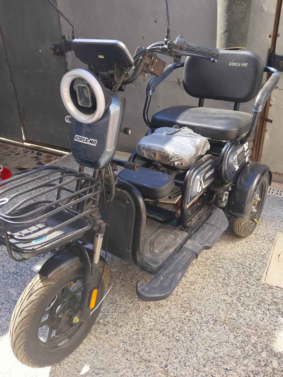 دراجه شحن للبيع دراجه نضيفه 5 بطاريات دبل بيه سوبايه اماميه و خلفيه لايت لدى وعالي وناصي دبل تلث كشنات  للاستفسار *********** 
السعر 950وبيه مجال دراجه ما تعوبه
