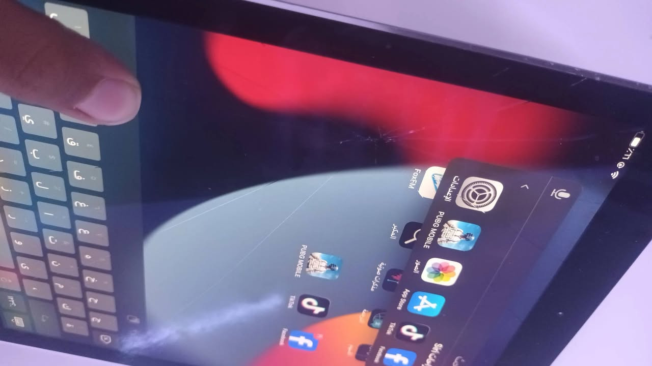 سلام عليكم ايباد اير2جيل٥ الايباد فقط بيه كسر بل شاشه ايباد مكفول من كلشي السعر 150الف ***********اوp7746059632
