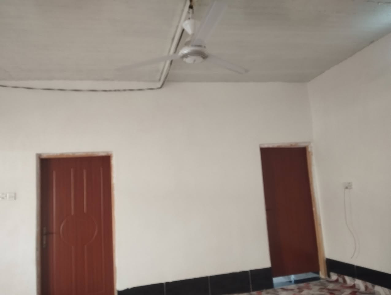 السلام عليكم دار إلى البيع مساحة 260حي الشرطة الشارع الأول يرجى التواصل ع الرقم لغرض البيع رقم هاتف ***********
