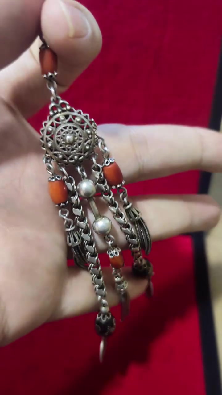 كركوشة فضة وزن 24 غرام مع مرجان


**إذا كنت صاحب هذا الإعلان وتريد حذفه لأي سبب، رجاءا أرسل رسالة إلى الدعم الفني**