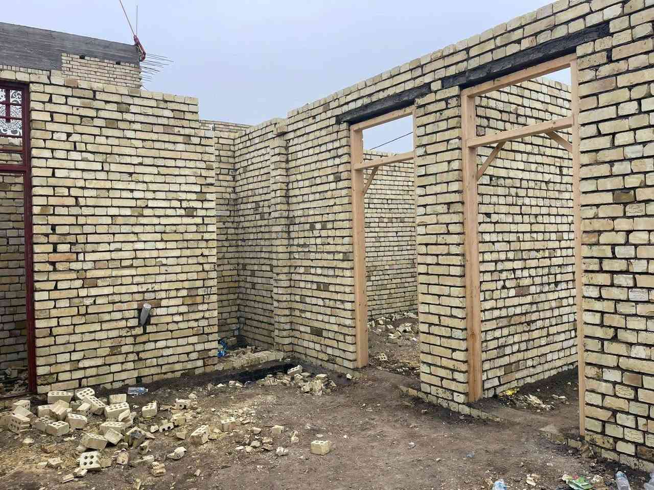 خلفه بناء متفرغ حاليا 
تسليم مهندس
***********
